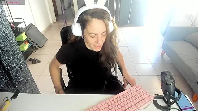 Snapshot of jessiburningheels chatting on 03.17.25 jessiburningheels online show from 03.17.25