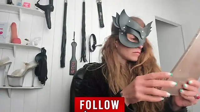 Snapshot of jessiburningheels chatting on 09.10.25 jessiburningheels online show from 09.10.25