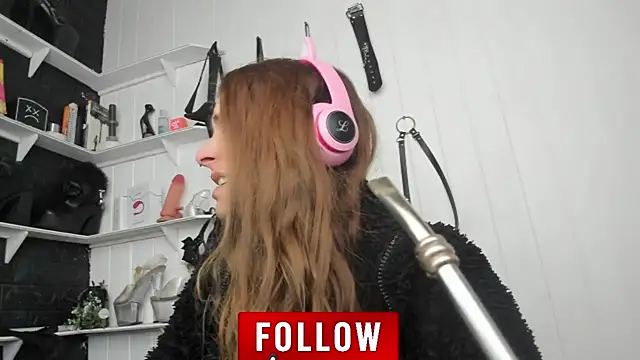 Snapshot of jessiburningheels chatting on 09.11.25 jessiburningheels online show from 09.11.25