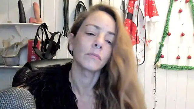 Snapshot of jessiburningheels chatting on 12.20.25 jessiburningheels online show from 12.20.25