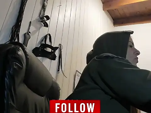 Snapshot of jessiburningheels chatting on 03.23.26 jessiburningheels online show from 03.23.26