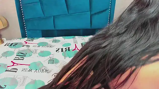 MaiteFlores online show from 02.04.26