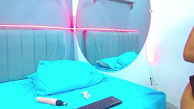 Snapshot of minimi_naty chatting on 12.19.24 minimi naty online show from 12.19.24