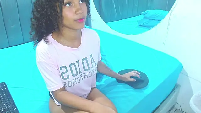 Snapshot of minimi_naty chatting on 01.31.25 minimi naty online show from 01.31.25