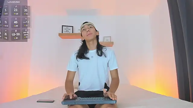 Snapshot of serge_7 chatting on 02.13.25 serge 7 online show from 02.13.25