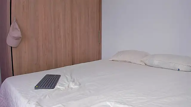 Snapshot of serge_7 chatting on 10.19.25 serge 7 online show from 10.19.25