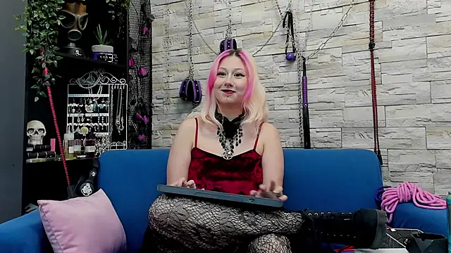 Snapshot of CruelMistress chatting on 01.03.25 CruelMistress online show from 01.03.25