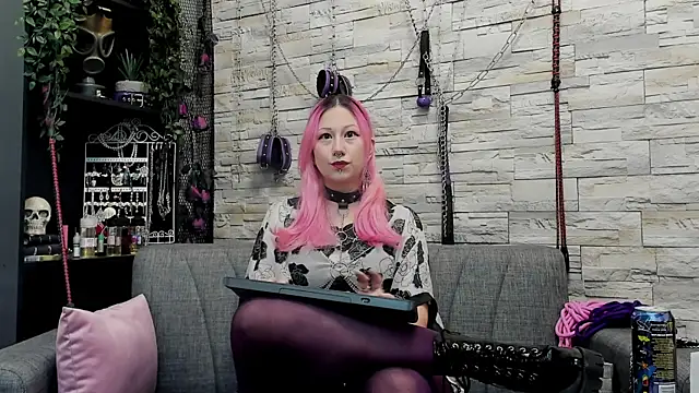 Snapshot of CruelMistress chatting on 02.07.25 CruelMistress online show from 02.07.25