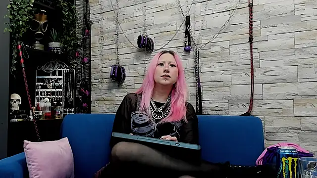 Snapshot of CruelMistress chatting on 02.10.25 CruelMistress online show from 02.10.25