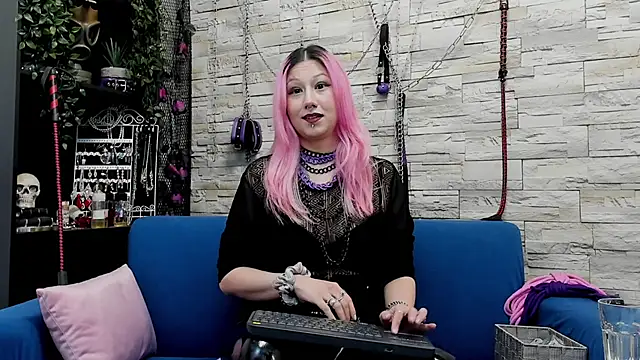 Snapshot of CruelMistress chatting on 02.22.25 CruelMistress online show from 02.22.25