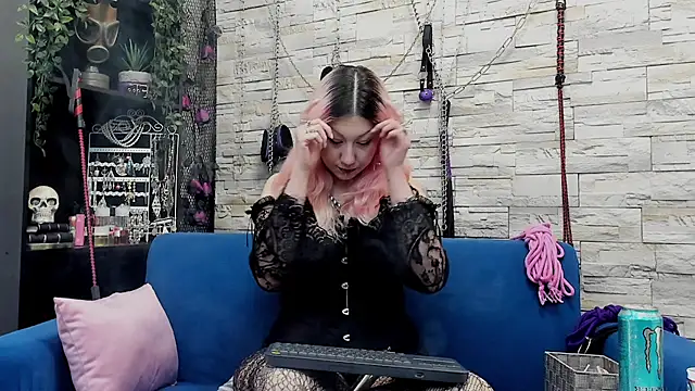 Snapshot of CruelMistress chatting on 03.12.25 CruelMistress online show from 03.12.25