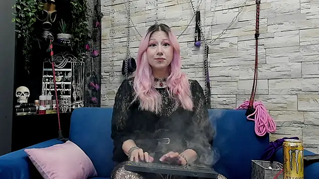 Snapshot of CruelMistress chatting on 03.17.25 CruelMistress online show from 03.17.25