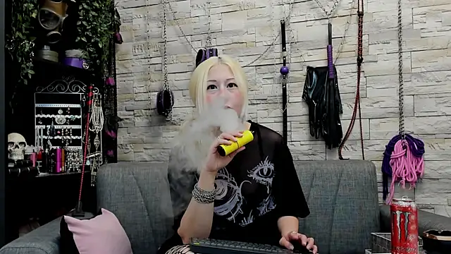 Snapshot of CruelMistress chatting on 09.10.25 CruelMistress online show from 09.10.25