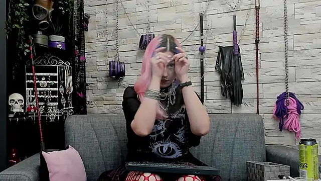 Snapshot of CruelMistress chatting on 11.09.25 CruelMistress online show from 11.09.25