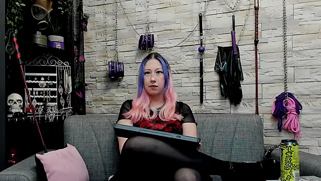 Snapshot of CruelMistress chatting on 11.10.25 CruelMistress online show from 11.10.25