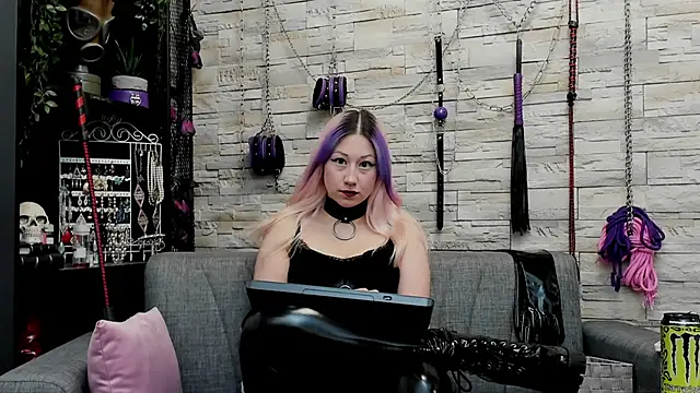 Snapshot of CruelMistress chatting on 12.03.25 CruelMistress online show from 12.03.25