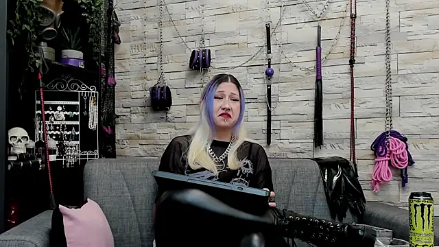 Snapshot of CruelMistress chatting on 01.07.26 CruelMistress online show from 01.07.26