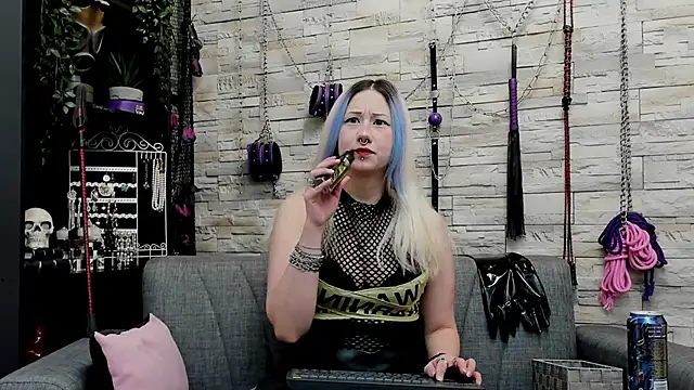 Snapshot of CruelMistress chatting on 01.14.26 CruelMistress online show from 01.14.26