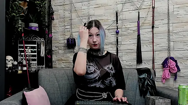 Snapshot of CruelMistress chatting on 01.17.26 CruelMistress online show from 01.17.26