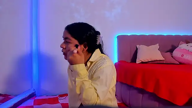 Snapshot of HayamiKioto chatting on 12.17.25 HayamiKioto online show from 12.17.25