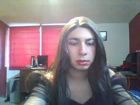 Snapshot of Yasmin_Paez99 chatting on 12.20.25 Yasmin Paez99 online show from 12.20.25