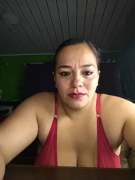 Snapshot of emily_sweet13 chatting on 05.20.26 emily sweet13 online show from 05.20.26