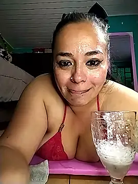 Snapshot of emily_sweet13 chatting on 05.31.26 emily sweet13 online show from 05.31.26