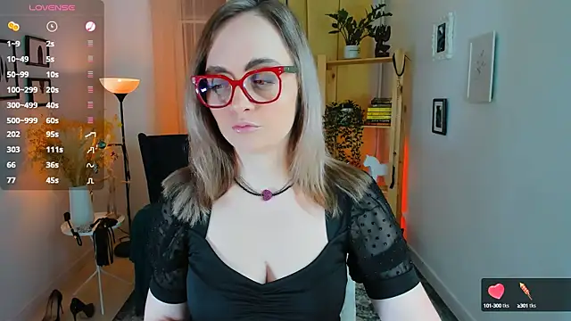 Snapshot of AdelaideRosabel chatting on 12.19.24 AdelaideRosabel online show from 12.19.24