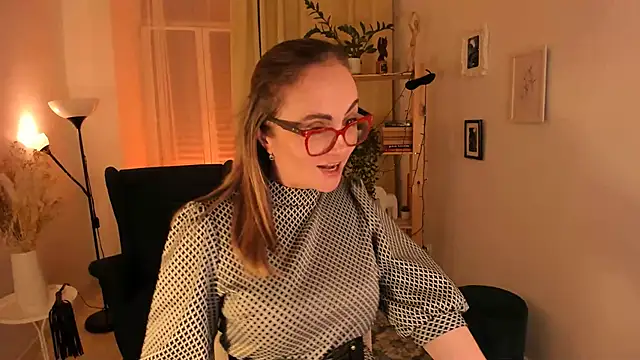 Snapshot of AdelaideRosabel chatting on 03.10.25 AdelaideRosabel online show from 03.10.25