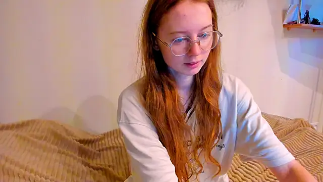 Snapshot of Fire_Luna chatting on 12.02.25 Fire Luna online show from 12.02.25