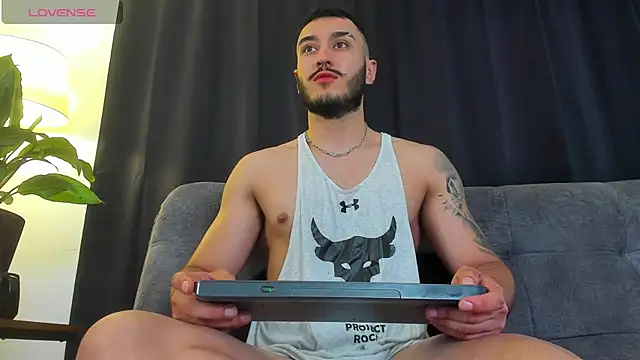 Snapshot of Zionmattis chatting on 12.04.24 Zionmattis online show from 12.04.24