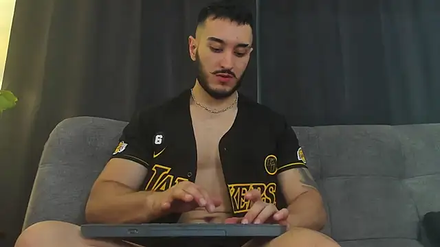 Snapshot of Zionmattis chatting on 12.10.24 Zionmattis online show from 12.10.24