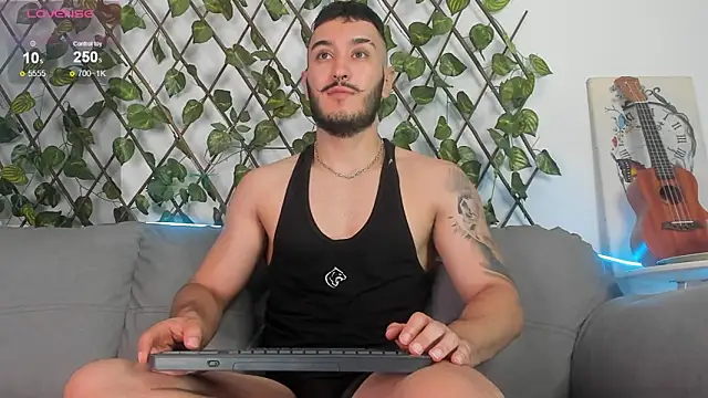 Snapshot of Zionmattis chatting on 01.05.25 Zionmattis online show from 01.05.25