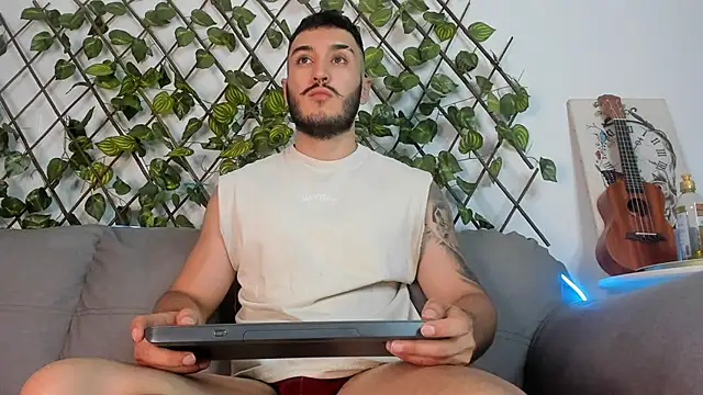 Snapshot of Zionmattis chatting on 01.06.25 Zionmattis online show from 01.06.25