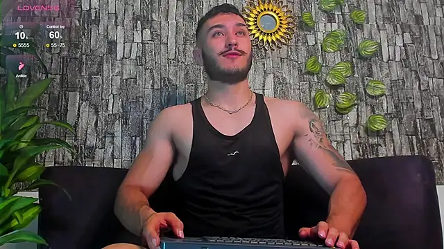 Snapshot of Zionmattis chatting on 03.12.25 Zionmattis online show from 03.12.25