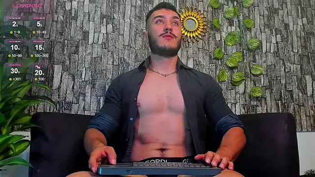 Snapshot of Zionmattis chatting on 03.13.25 Zionmattis online show from 03.13.25