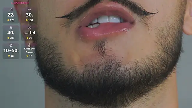 Snapshot of Zionmattis chatting on 10.21.25 Zionmattis online show from 10.21.25