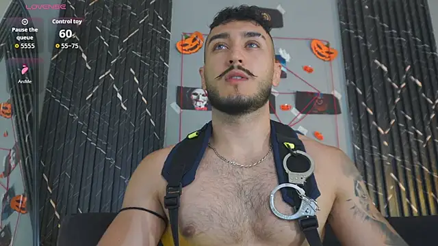 Snapshot of Zionmattis chatting on 10.28.25 Zionmattis online show from 10.28.25