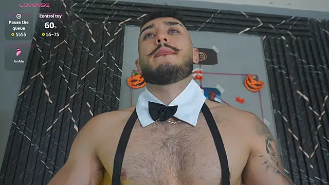 Snapshot of Zionmattis chatting on 10.31.25 Zionmattis online show from 10.31.25