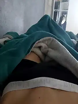 Snapshot of Juliano69xv chatting on 02.24.25 Juliano69xv online show from 02.24.25