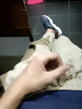 Snapshot of Juliano69xv chatting on 10.16.25 Juliano69xv online show from 10.16.25