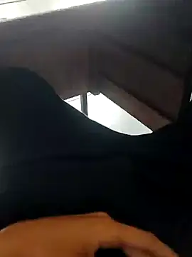 Snapshot of Juliano69xv chatting on 11.17.25 Juliano69xv online show from 11.17.25