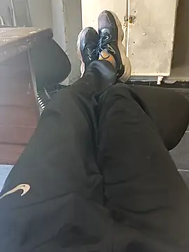 Snapshot of Juliano69xv chatting on 11.19.25 Juliano69xv online show from 11.19.25