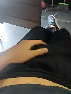 Snapshot of Juliano69xv chatting on 12.04.25 Juliano69xv online show from 12.04.25