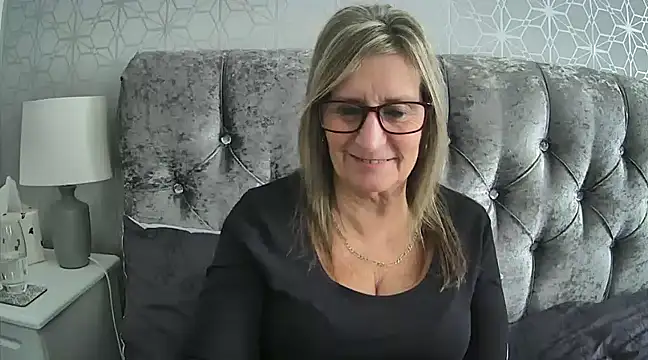 Snapshot of Additive_Mature_Linda chatting on 12.02.24 Additive Mature Linda online show from 12.02.24