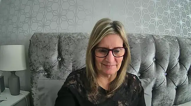Snapshot of Additive_Mature_Linda chatting on 01.20.25 Additive Mature Linda online show from 01.20.25