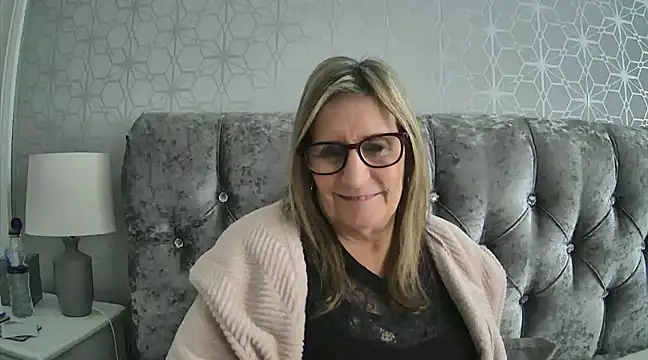 Snapshot of Additive_Mature_Linda chatting on 01.20.25 Additive Mature Linda online show from 01.20.25