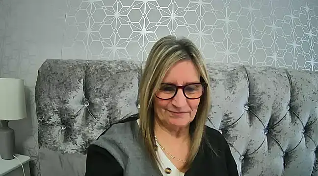 Snapshot of Additive_Mature_Linda chatting on 02.03.25 Additive Mature Linda online show from 02.03.25