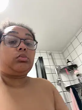 Snapshot of vanilla_chocolate23 chatting on 11.14.25 vanilla chocolate23 online show from 11.14.25