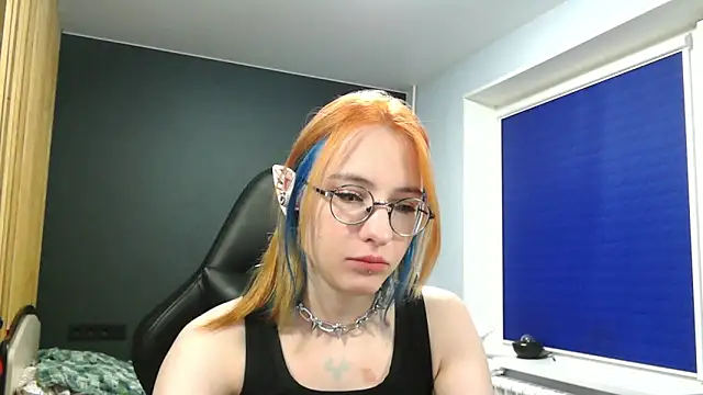 Snapshot of Honelin chatting on 12.18.24 Honelin online show from 12.18.24